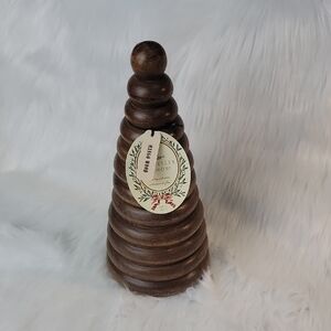 WELLESLEY MANOR Gilded Cassis‎ Holiday Winter Scented Mango Wood Candle Holder